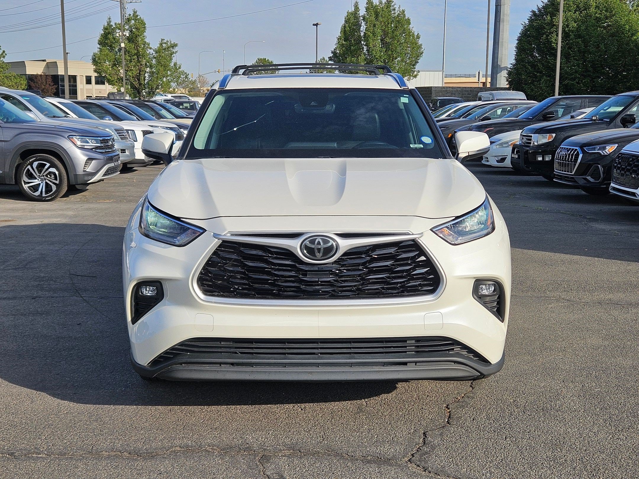 Used 2020 Toyota Highlander XLE AWD/4WD image 20