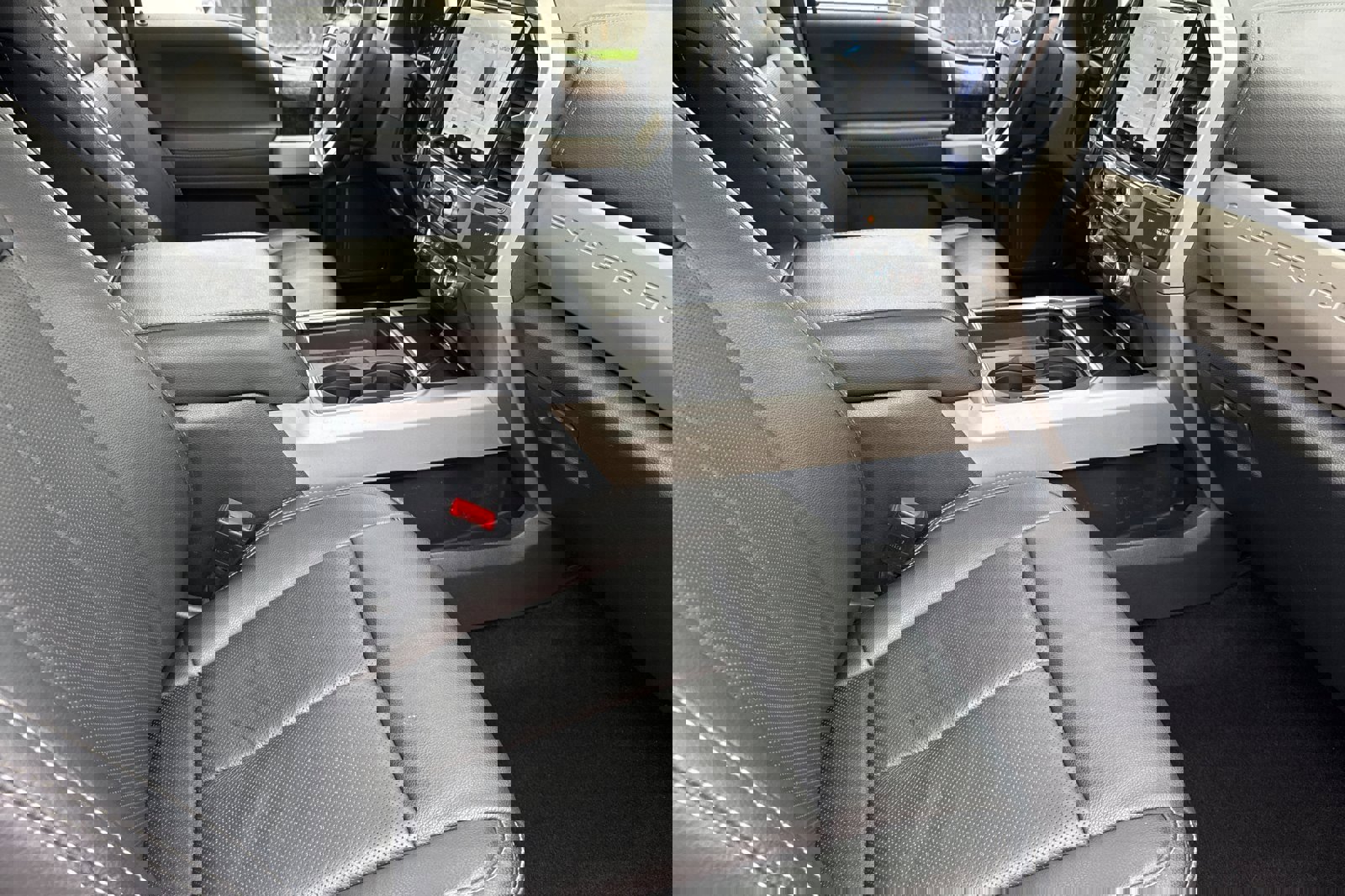 Certified 2022 Ford F350 Lariat w/ Black Appearance Package image 16