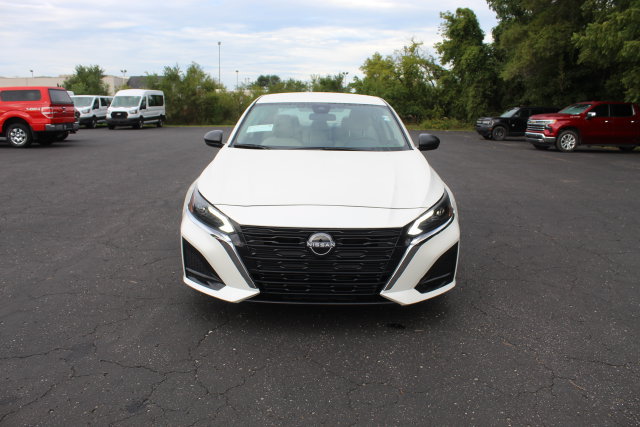 Used 2025 Nissan Altima 2.5 SV FWD image 15