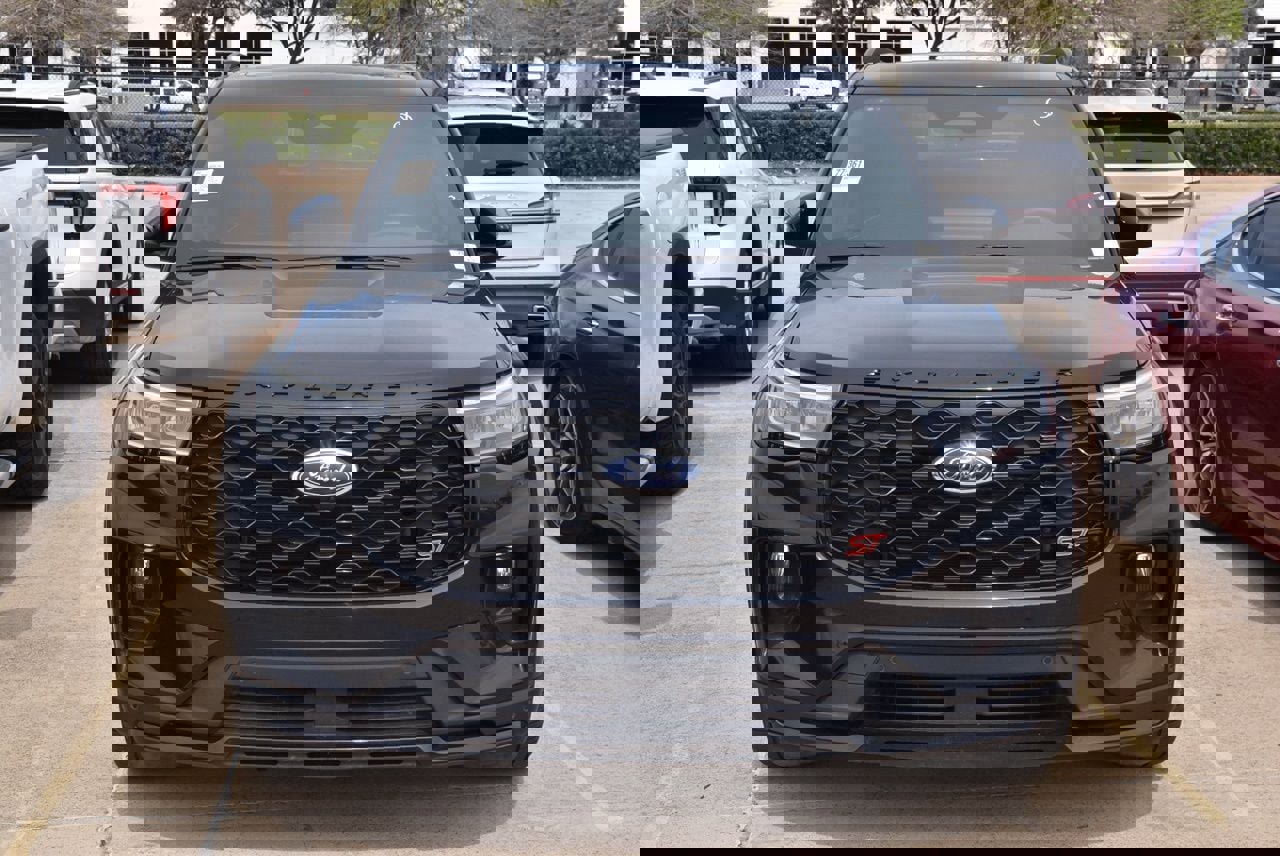 Certified 2025 Ford Explorer ST image 3