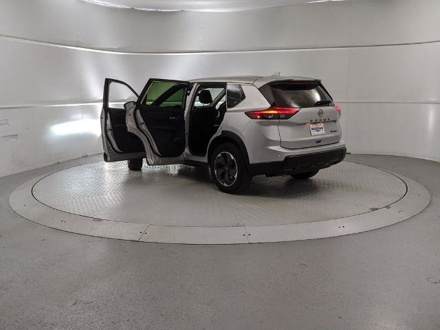 Used 2024 Nissan Rogue SV image 10