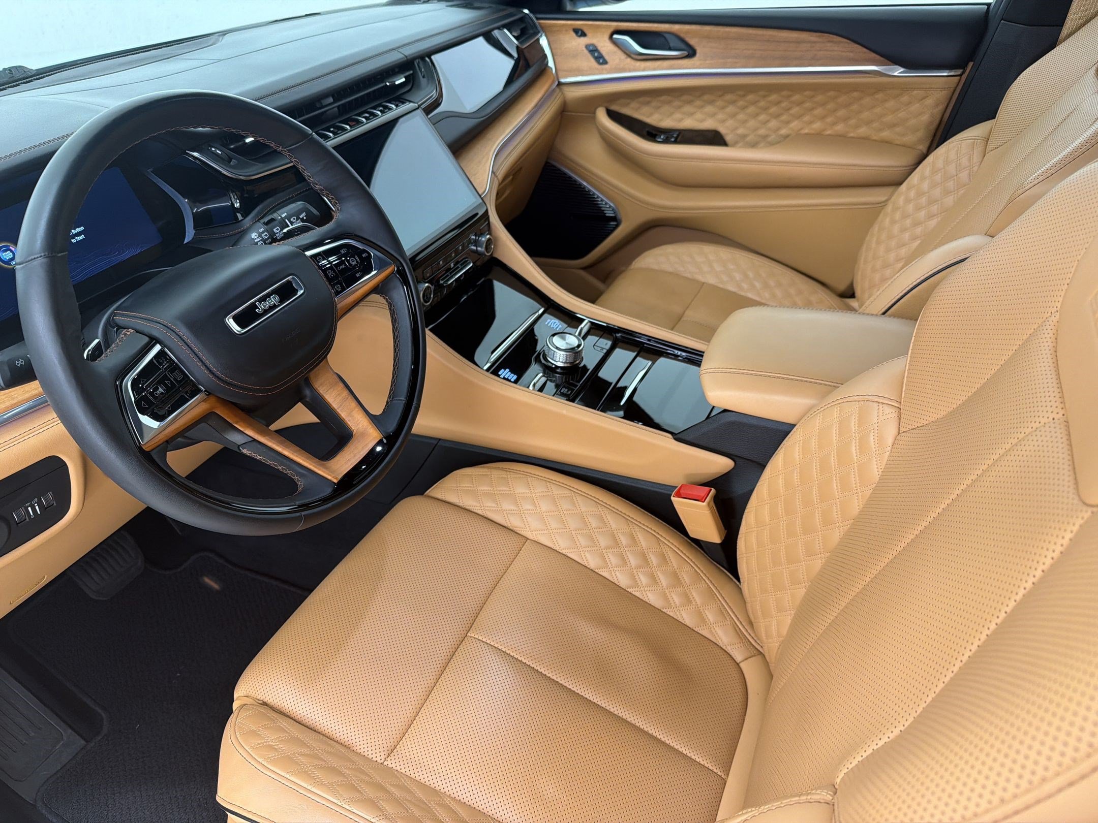 Used 2025 Jeep Grand Cherokee L Summit AWD/4WD image 5
