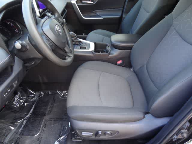Used 2024 Toyota RAV4 XLE AWD/4WD image 6