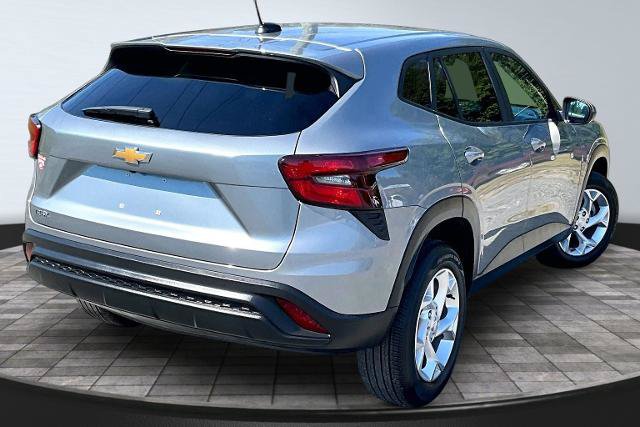 Used 2024 Chevrolet Trax LS w/ LS Convenience Package FWD image 13