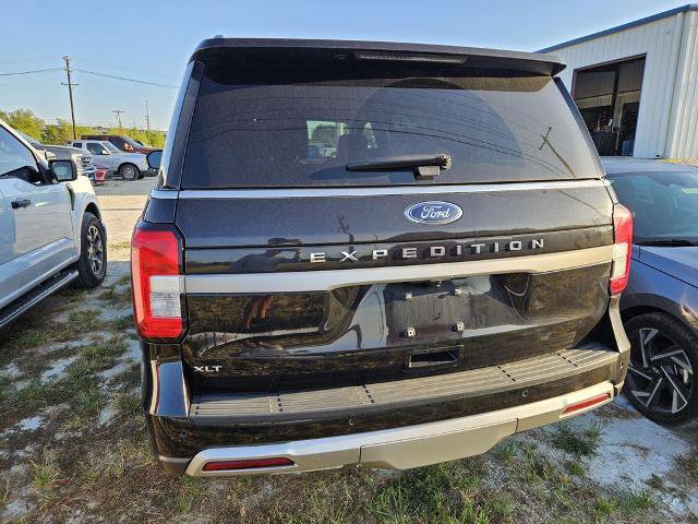 Certified 2024 Ford Expedition XLT RWD image 5