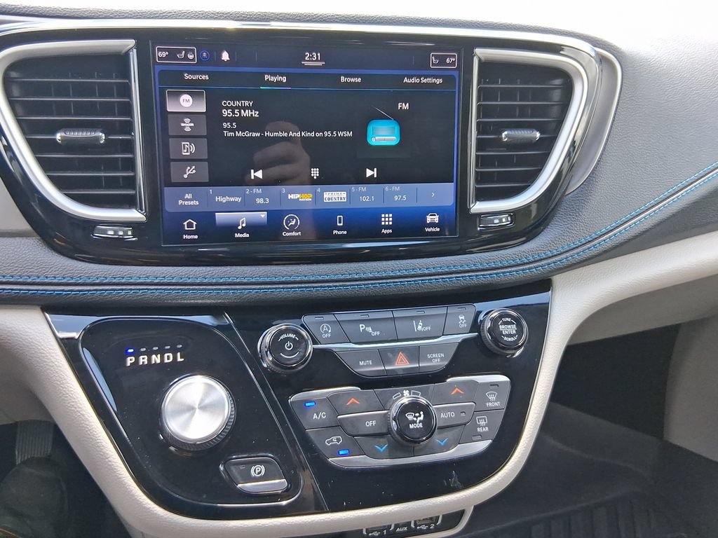 Used 2021 Chrysler Pacifica Touring-L FWD image 19