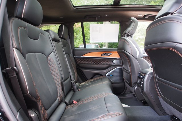 Used 2023 Jeep Grand Cherokee Summit AWD/4WD image 14