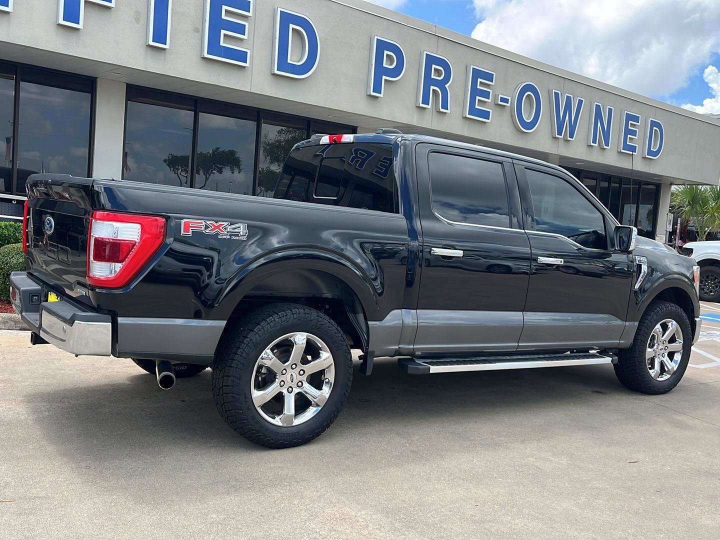 Certified 2023 Ford F150 Lariat w/ Trailer Tow Package AWD/4WD image 6