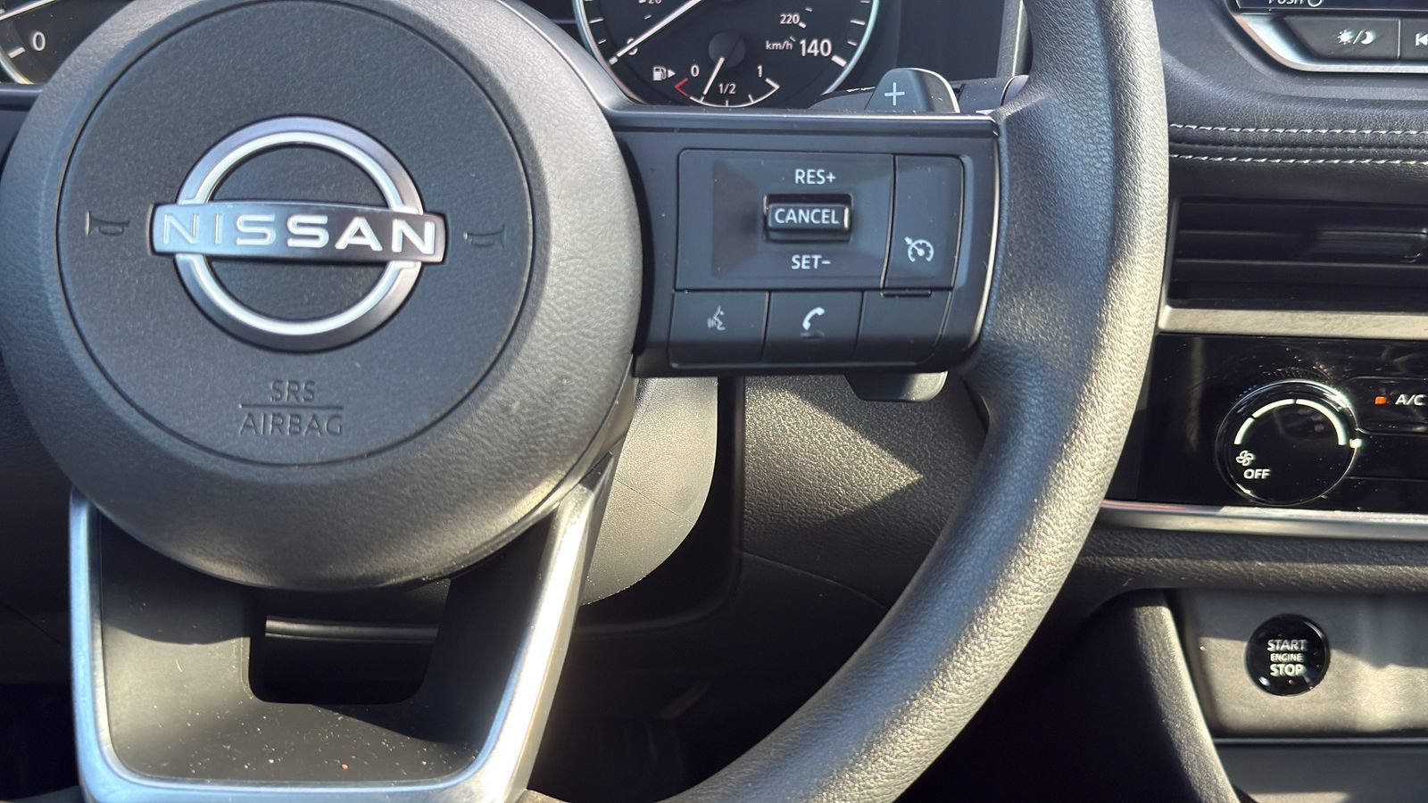 Used 2024 Nissan Rogue S FWD image 15