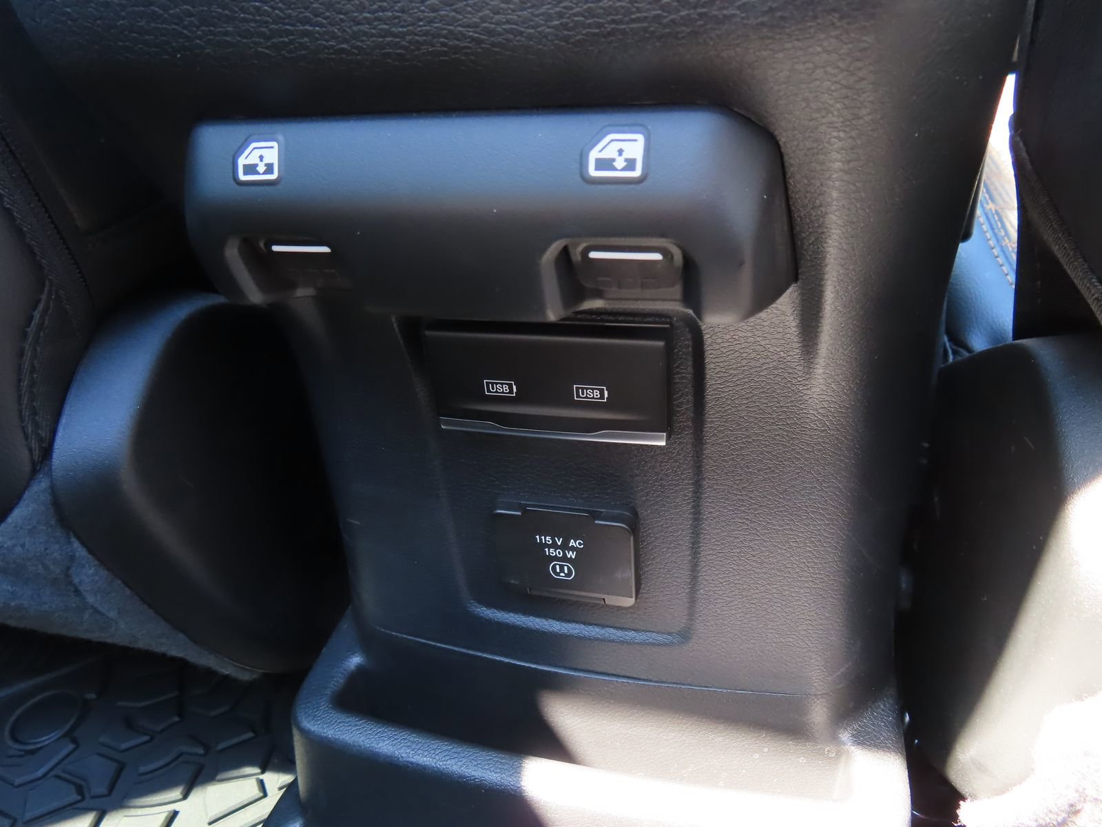 Used 2023 Jeep Wrangler Unlimited Sahara image 36