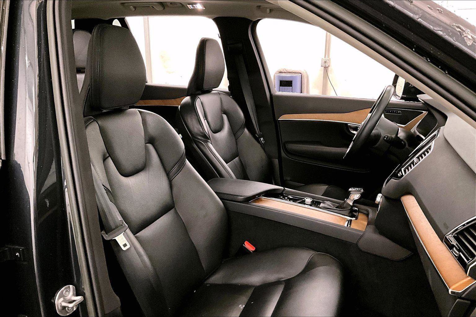 Used 2022 Volvo XC90 T6 Momentum w/ Advanced Package image 7