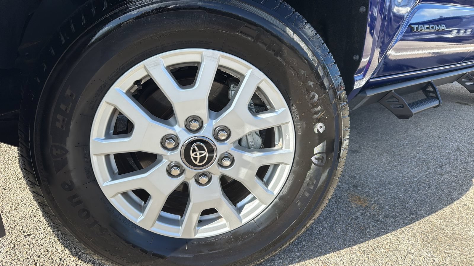 Used 2025 Toyota Tacoma SR5 RWD image 29