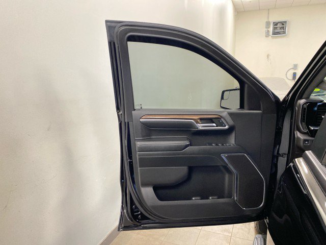 Used 2023 Chevrolet Silverado 1500 RST w/ Z71 Off-Road Package AWD/4WD image 16