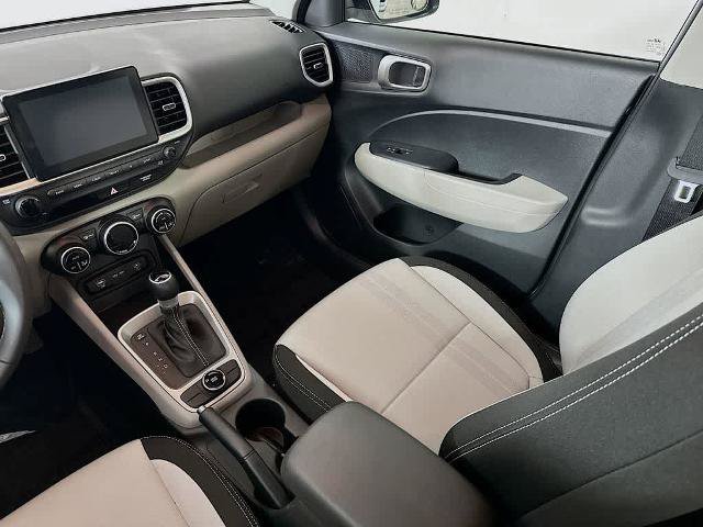 Used 2025 Hyundai Venue SEL FWD image 11