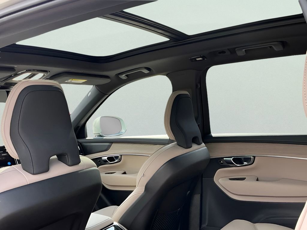 Used 2025 Volvo XC90 B6 Plus image 23