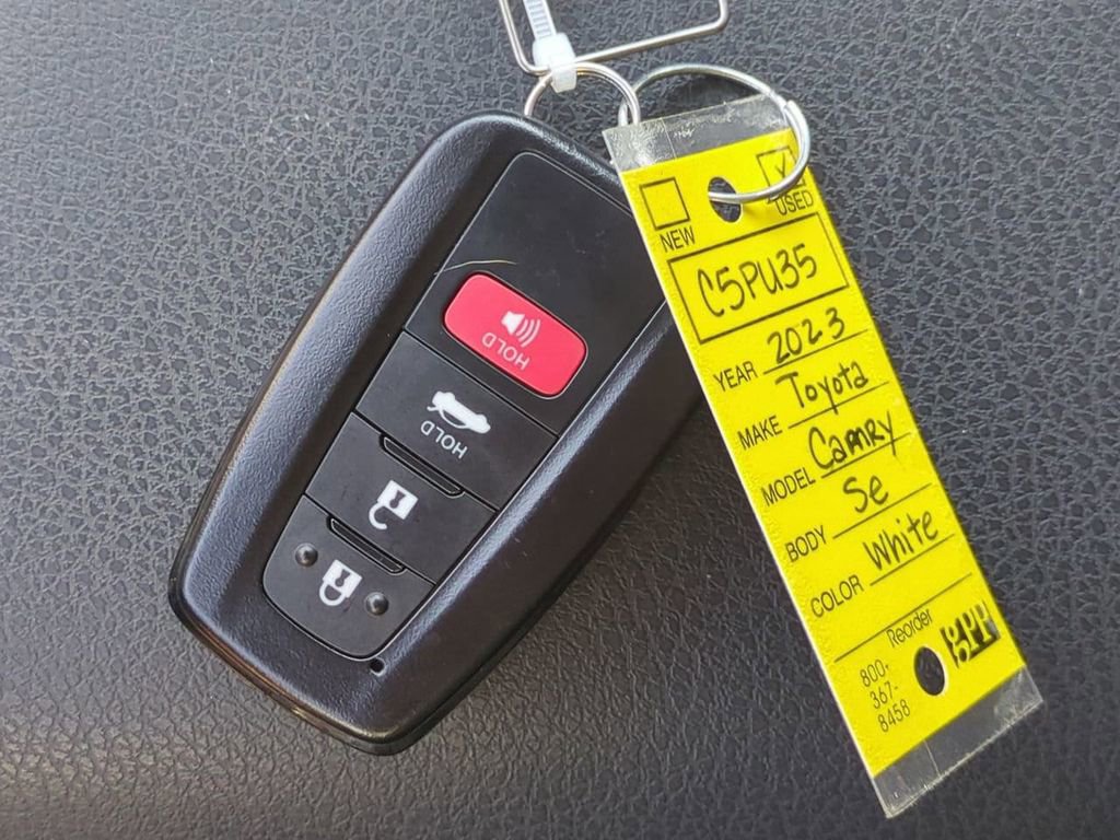 Used 2023 Toyota Camry SE image 32