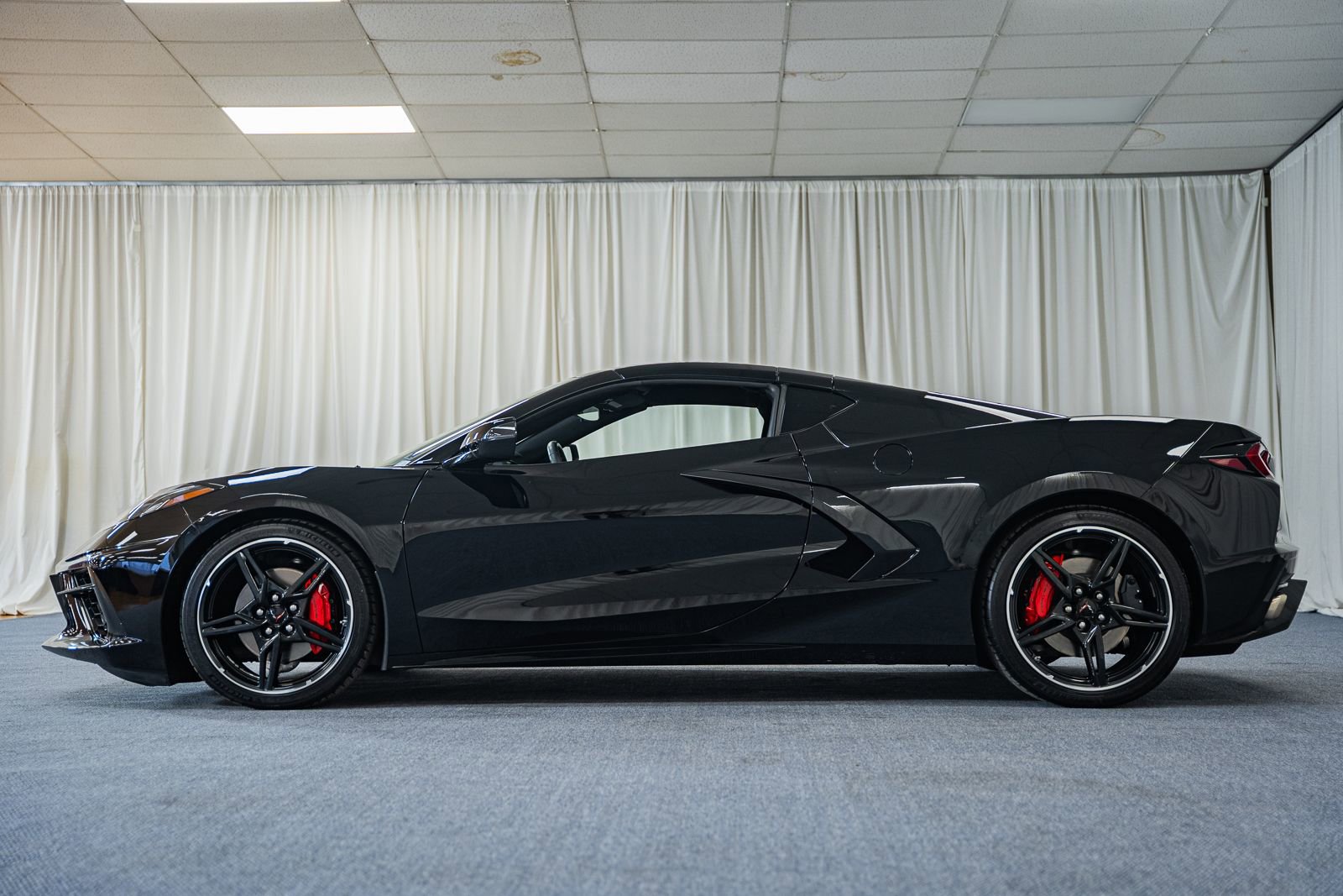 Used 2022 Chevrolet Corvette Stingray Coupe w/ 1LT image 5