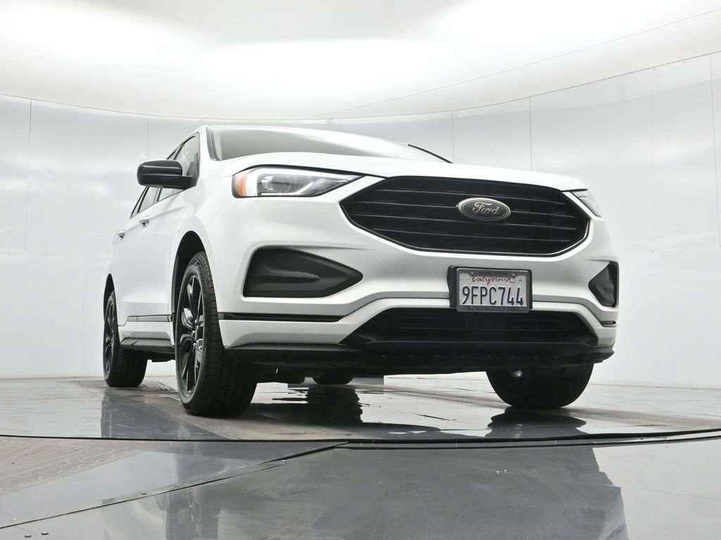 Certified 2023 Ford Edge SE w/ Black Appearance Package image 6