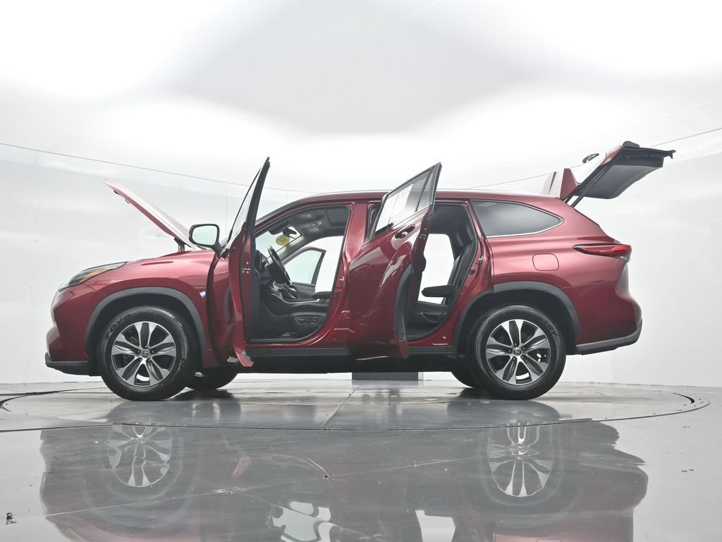Used 2021 Toyota Highlander XLE FWD image 53