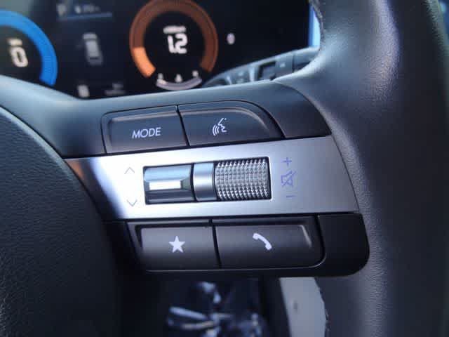 Used 2024 Hyundai Kona SEL AWD/4WD image 17