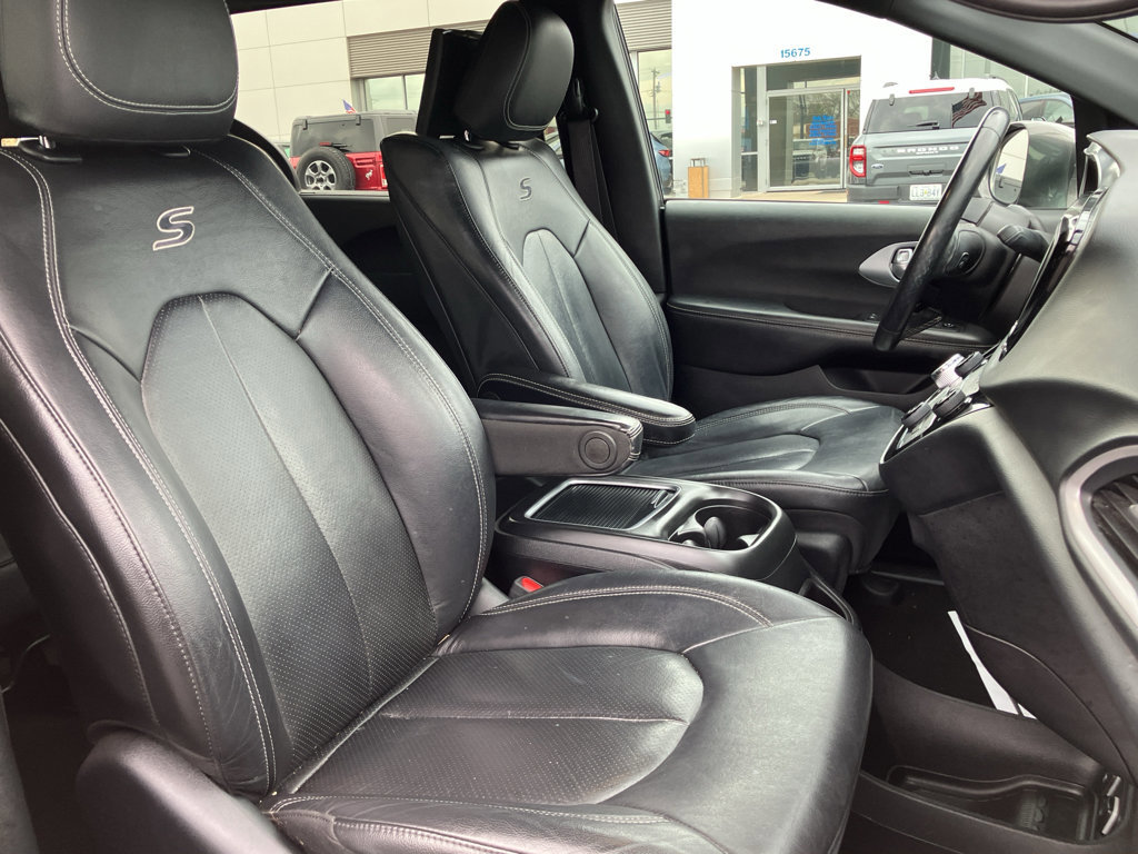 Used 2020 Chrysler Pacifica Touring-L Plus image 39