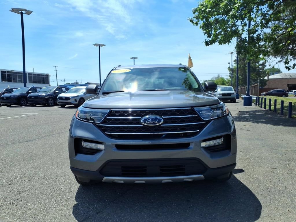 Certified 2024 Ford Explorer XLT w/ Equipment Group 202A AWD/4WD image 3