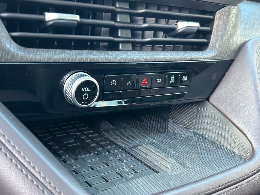 Certified 2025 Ford Explorer Platinum w/ Ultimate Package AWD/4WD image 40