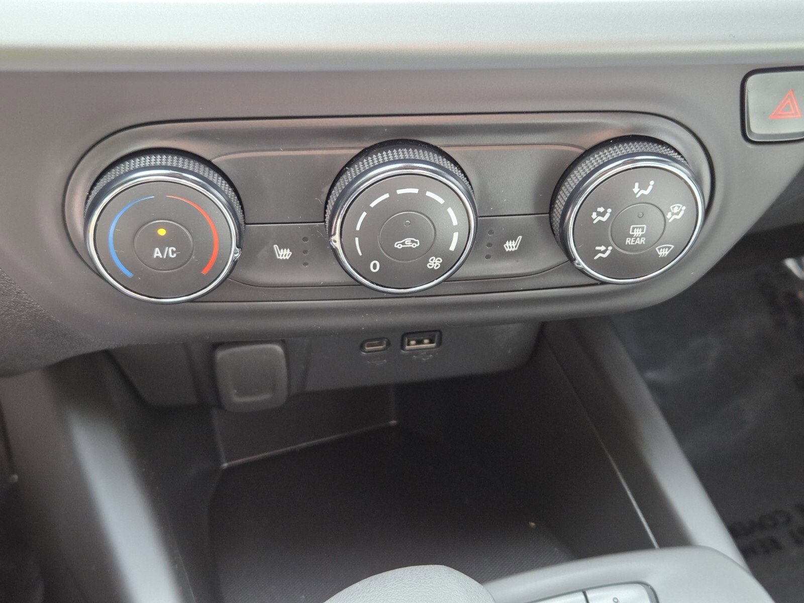 Used 2024 Chevrolet Trax RS w/ Sunroof Package image 22