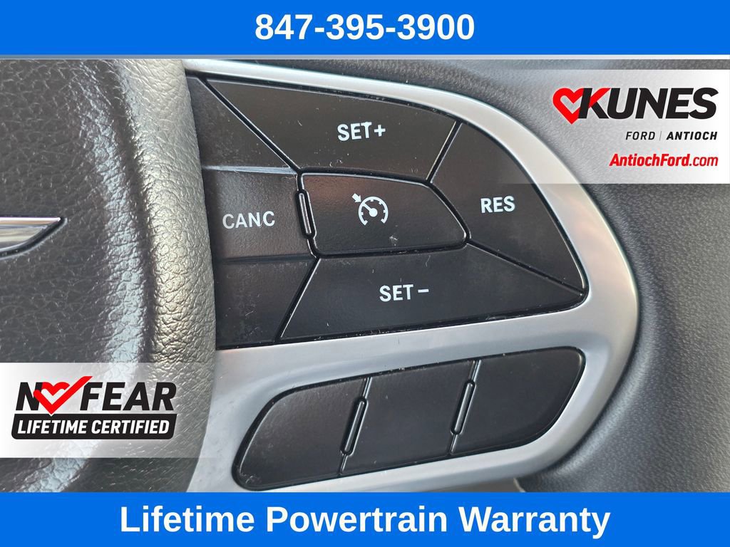 Used 2023 Chrysler Voyager LX image 40