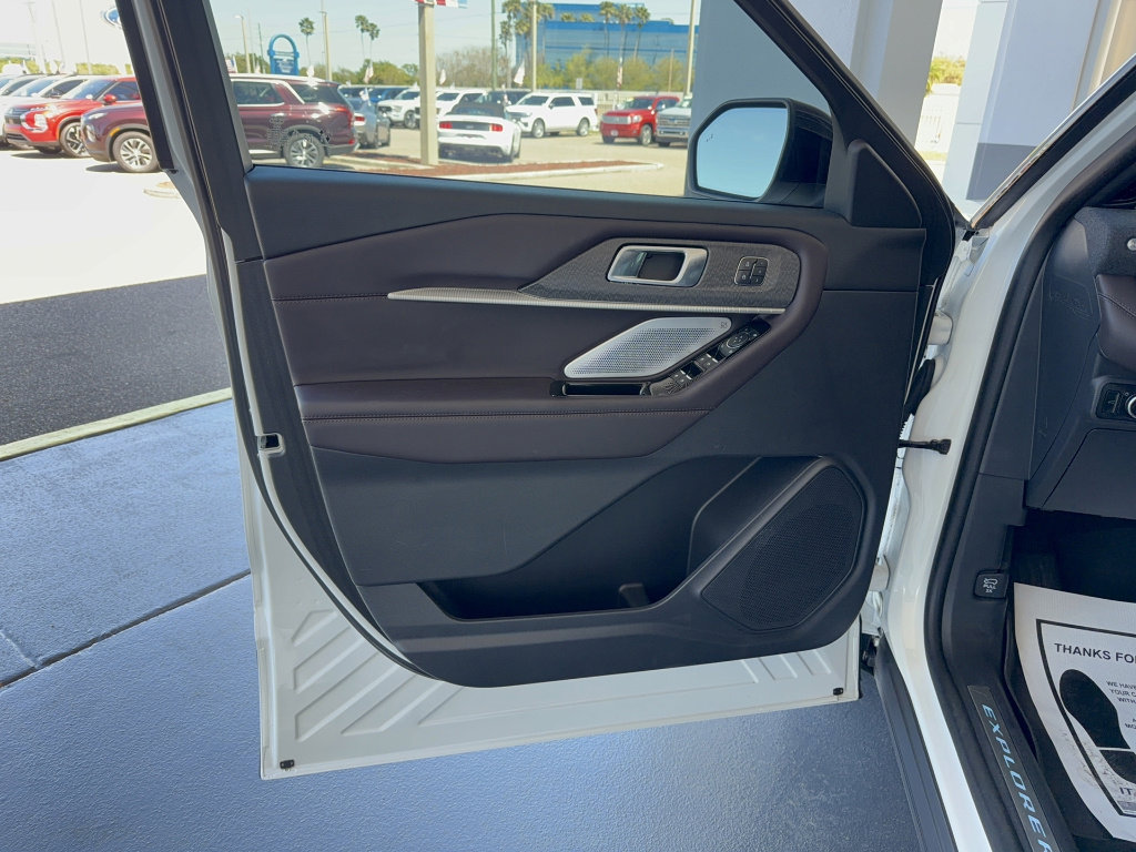 Certified 2025 Ford Explorer Platinum image 8