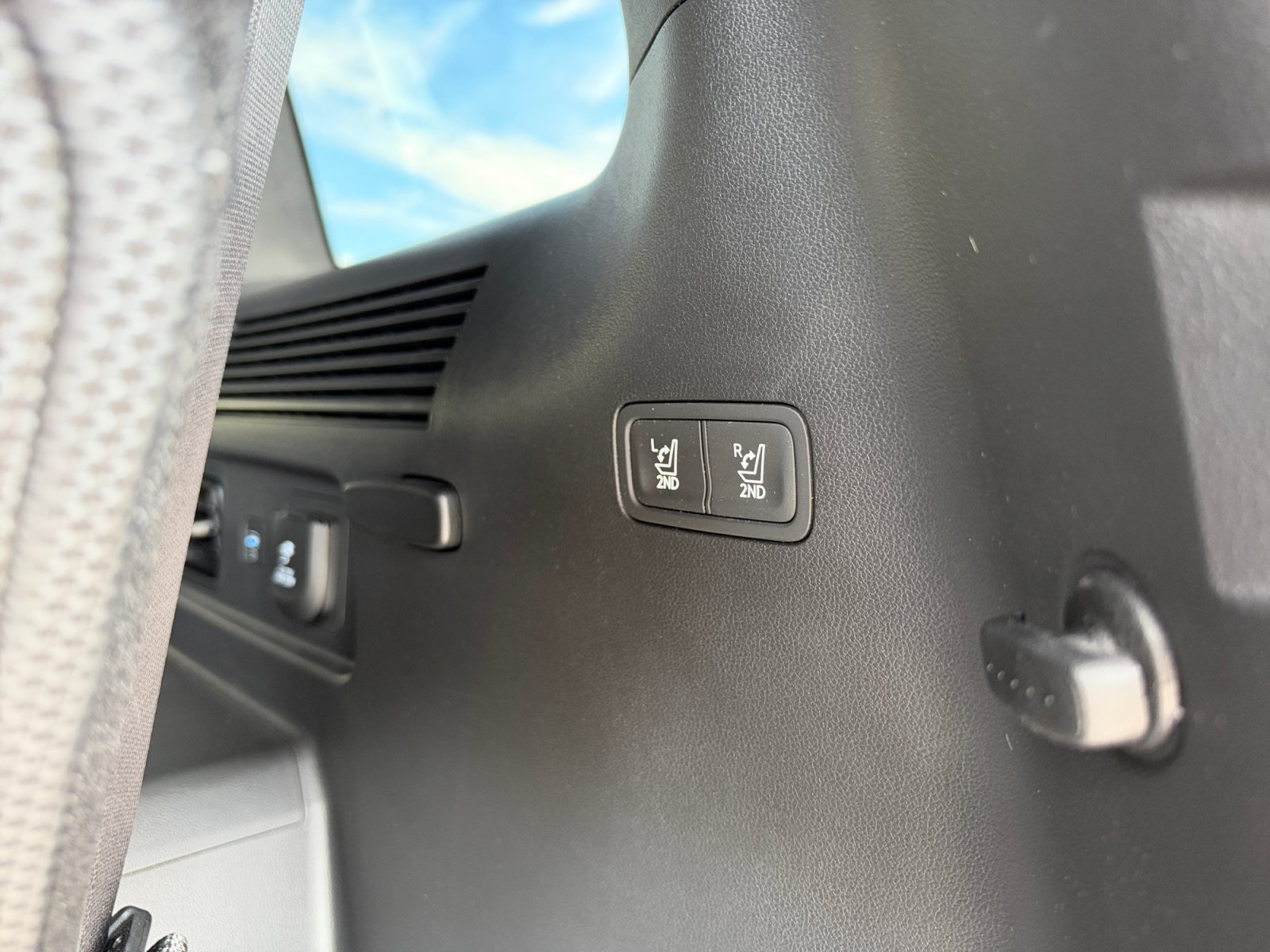 Used 2024 Hyundai Santa Fe Calligraphy FWD image 17