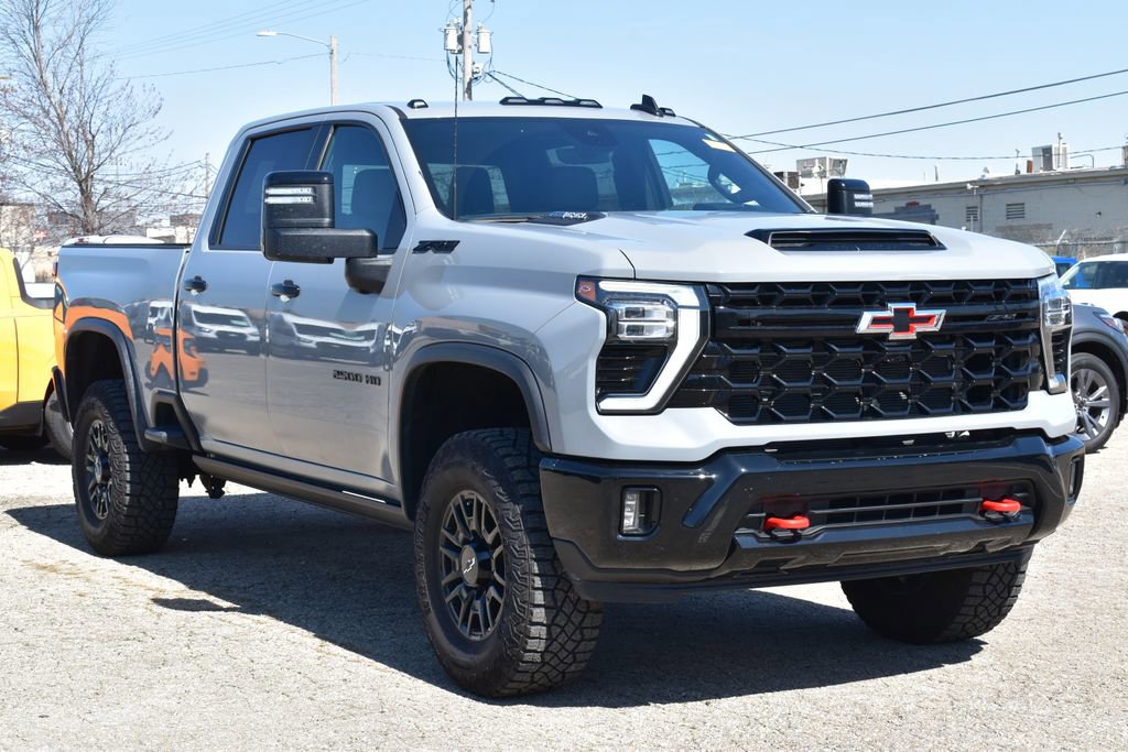 Used 2024 Chevrolet Silverado 2500 ZR2 w/ Technology Package image 3