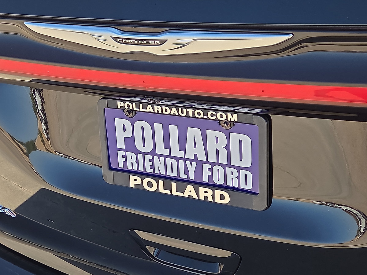 Used 2024 Chrysler Pacifica Touring-L FWD image 16