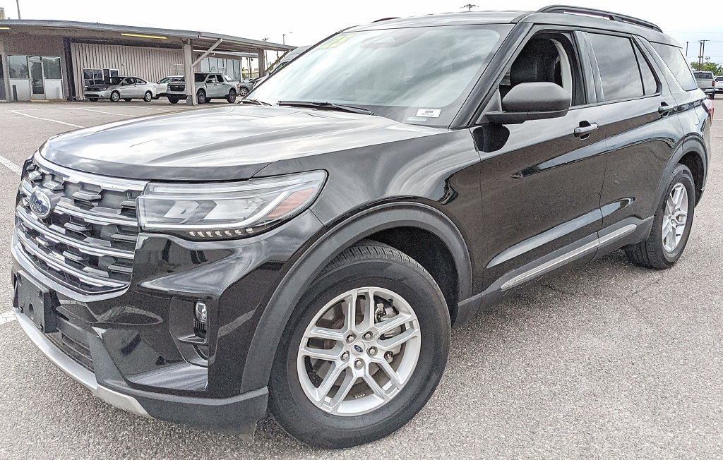 Certified 2025 Ford Explorer Active w/ Active Comfort Package RWD image 6