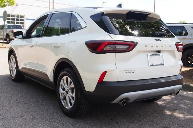 Certified 2023 Ford Escape Active w/ Tech Pack #1 FWD image 3