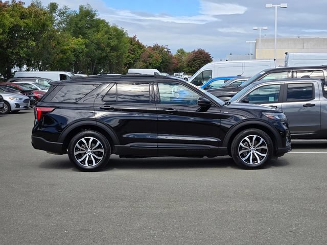 Certified 2025 Ford Explorer ST-Line AWD/4WD image 7