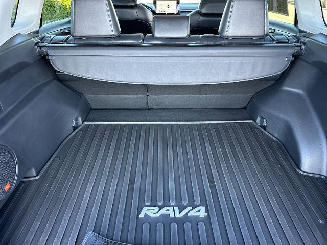 Used 2023 Toyota RAV4 XLE Premium image 14