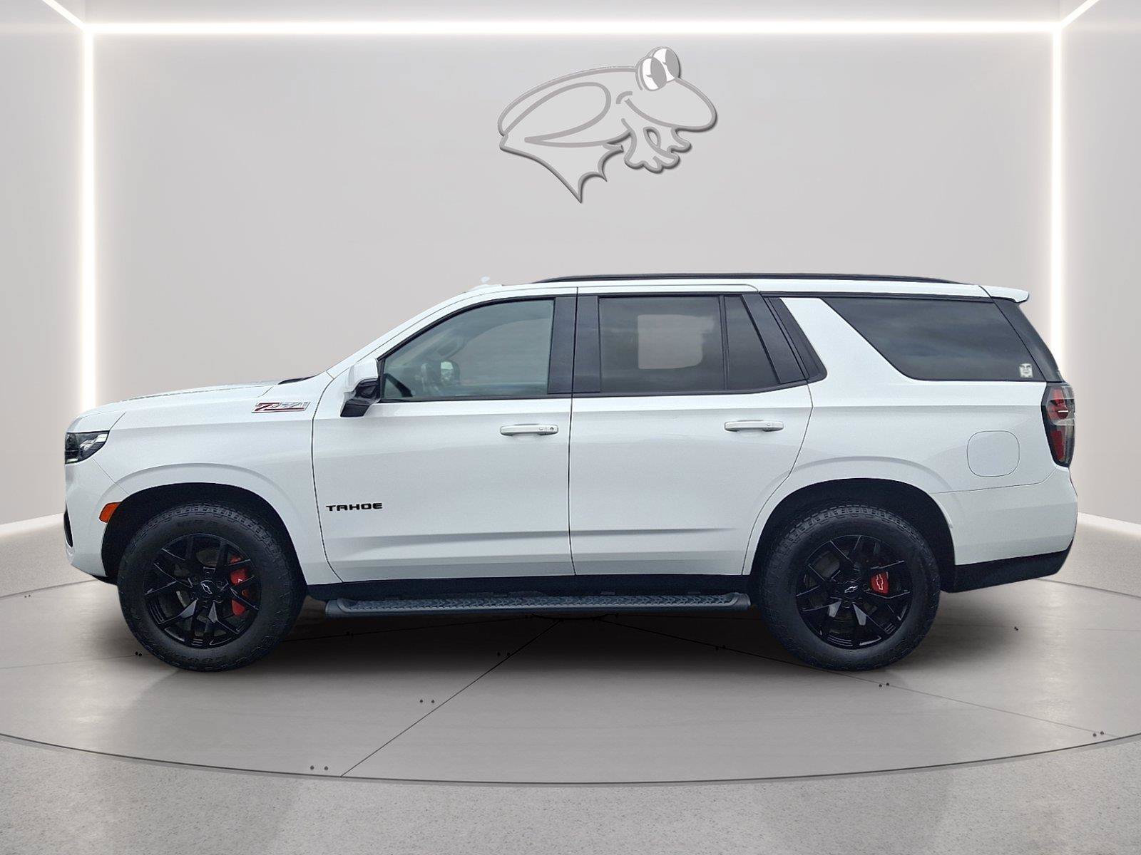 Used 2023 Chevrolet Tahoe Z71 w/ Luxury Package AWD/4WD image 2