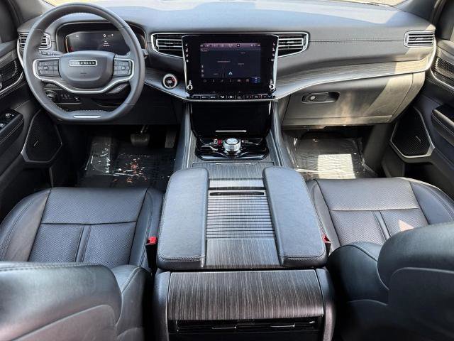 Used 2024 Jeep Wagoneer L Series II w/ Flexible Seating Group AWD/4WD image 12