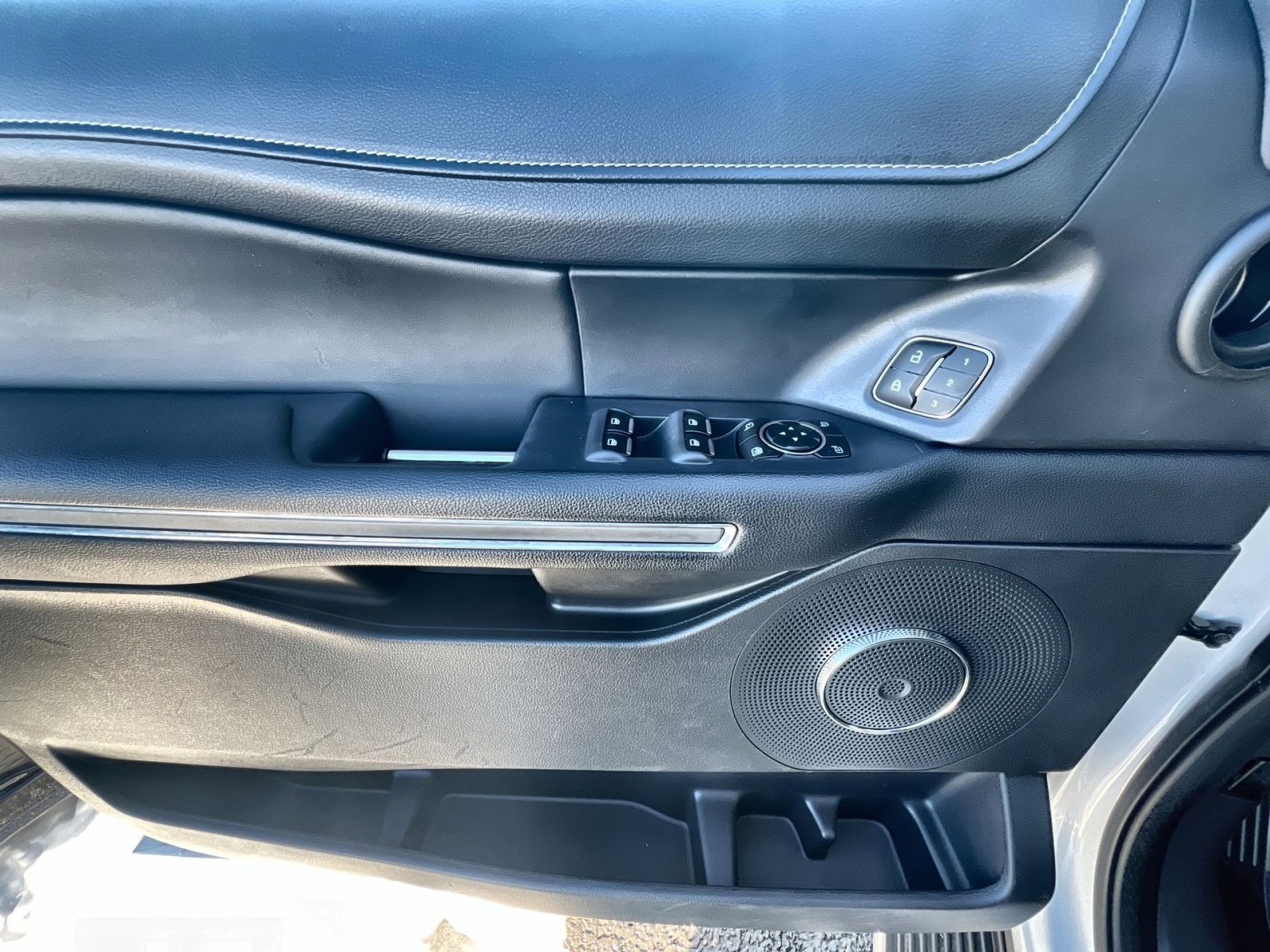 Certified 2023 Ford Expedition XLT image 15