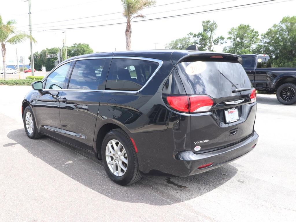 Used 2023 Chrysler Voyager LX FWD image 8
