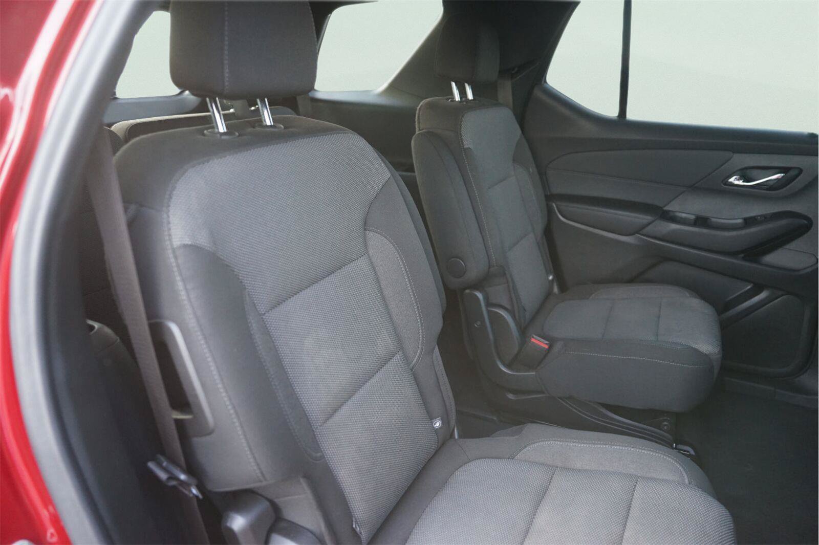 Used 2023 Chevrolet Traverse LT FWD image 18