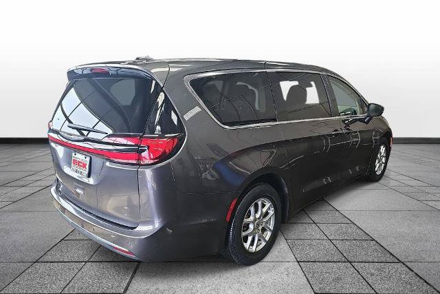 Used 2023 Chrysler Pacifica Touring-L FWD image 5