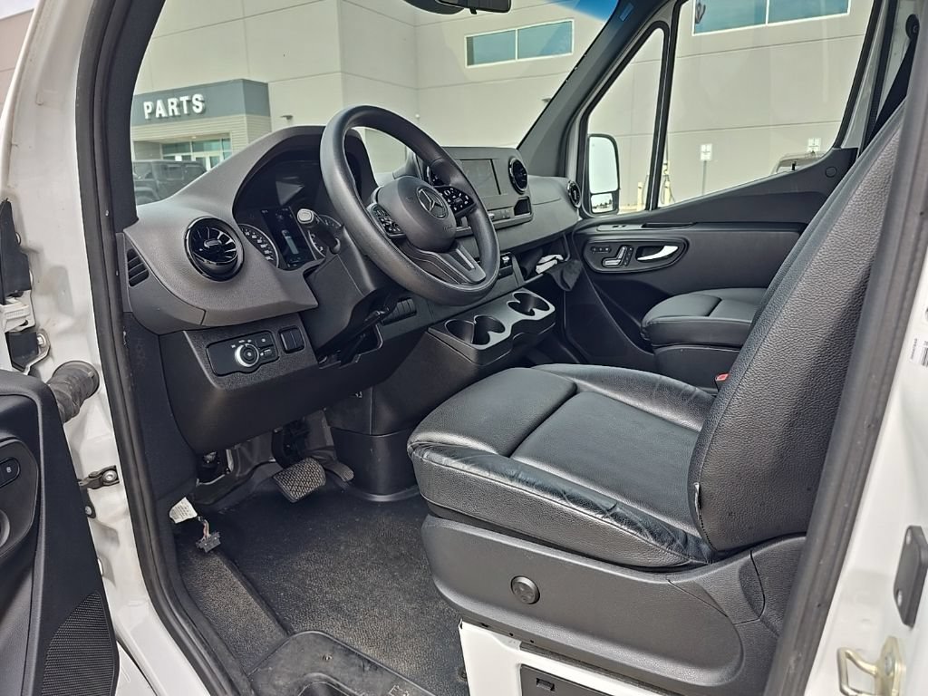 Used 2024 Mercedes-Benz Sprinter 2500 image 4