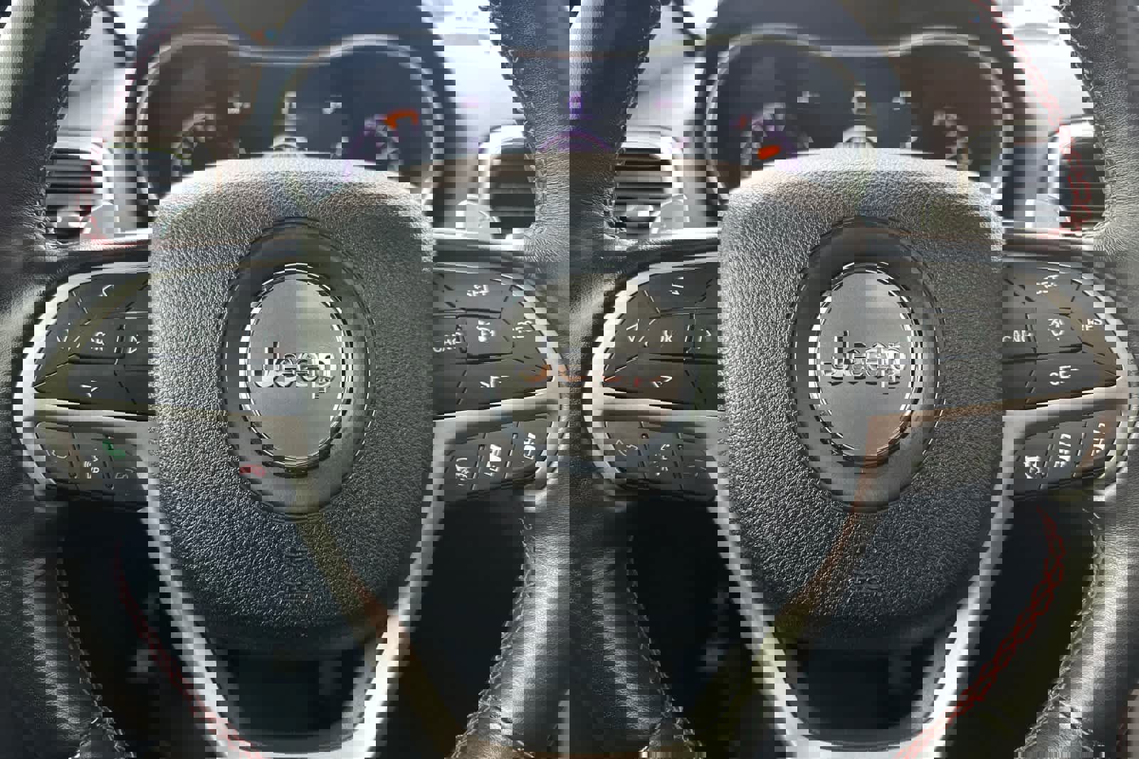 Used 2017 Jeep Grand Cherokee Trailhawk w/ Trailhawk Luxury Group image 24