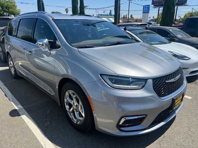 Used 2021 Chrysler Pacifica Limited w/ Premium & Safety Sphere Group AWD/4WD image 4