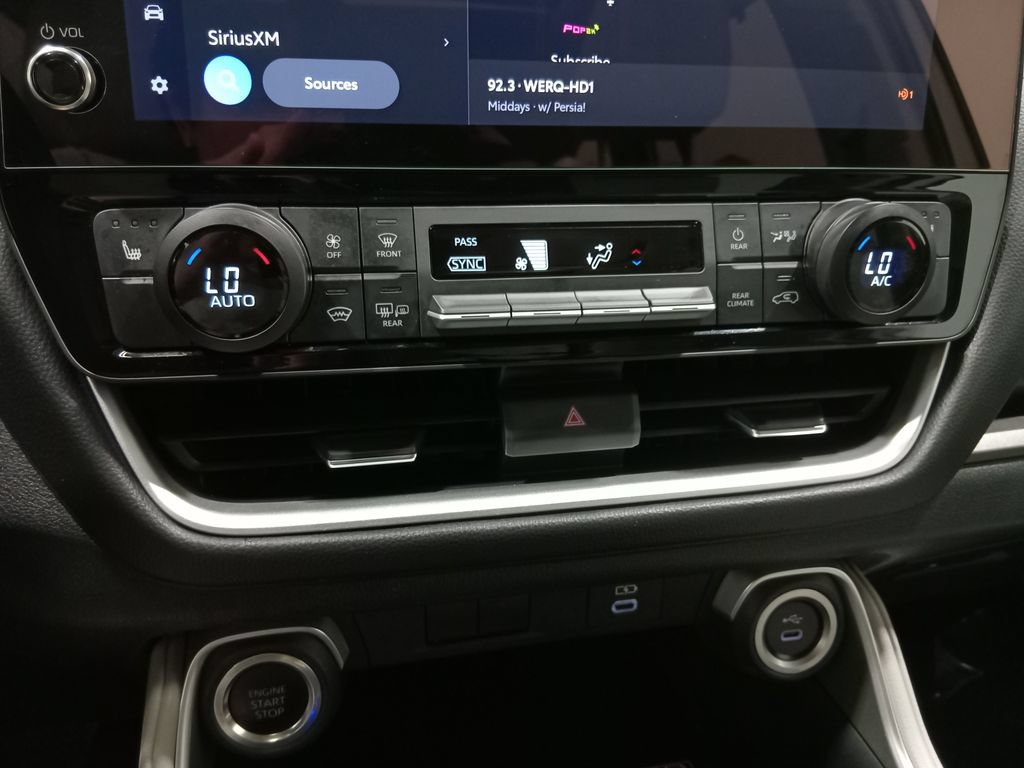 Used 2025 Toyota Grand Highlander AWD image 24