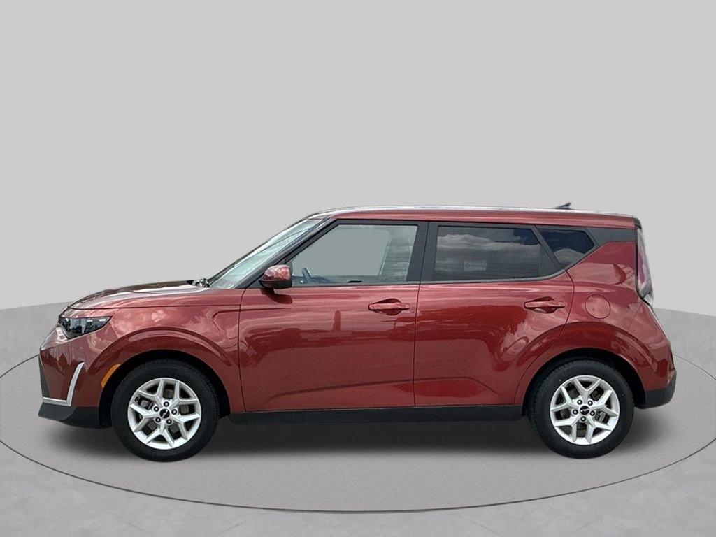 Used 2024 Kia Soul LX w/ Option Group 015 FWD image 3