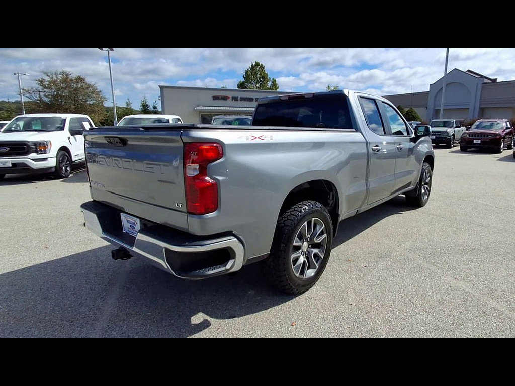 Used 2023 Chevrolet Silverado 1500 LT AWD/4WD image 8