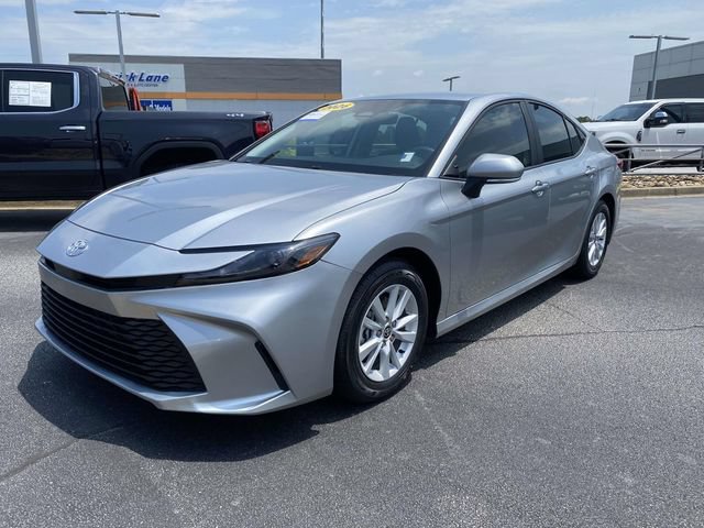 Used 2026 Toyota Camry LE w/ Convenience Package FWD image 3